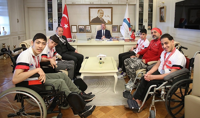Prof. Dr. KARABULUT, 15 Madalya Kazanan Başarılı Sporcuları Kutladı