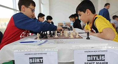 Satranç bölge yarışması Van'da başladı