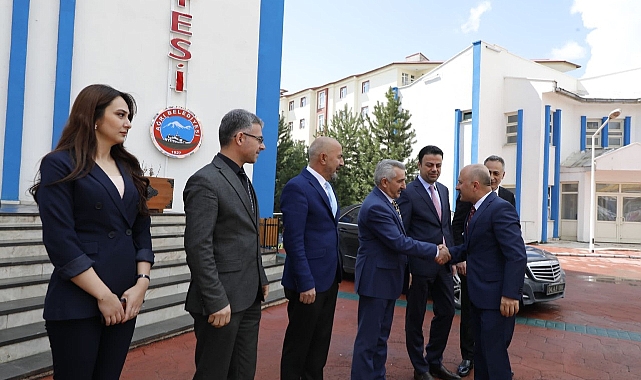 Vali Osman Varol'dan Başkan Karadoğan'a tebrik ziyareti