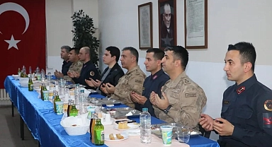 Vali Vekili Tuna, Mehmetçikle birlikte iftar açtı