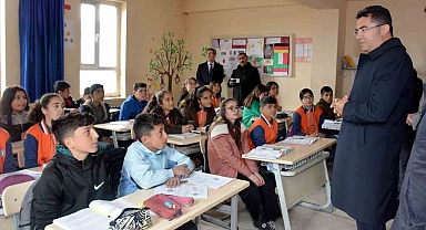 Validen depremzedeler için 1 tır dolusu ekmek pişiren kadınlara teşekkür
