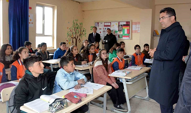 Validen depremzedeler için 1 tır dolusu ekmek pişiren kadınlara teşekkür