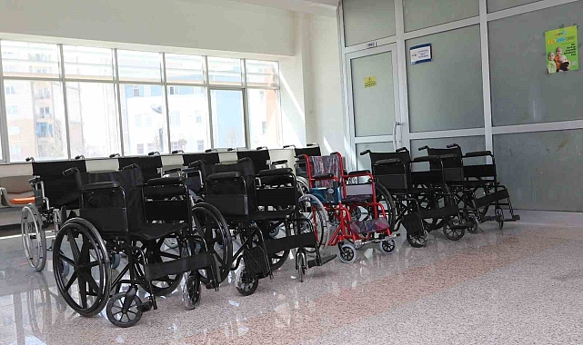 Van Büyükşehir Belediyesinde 10 vatandaşa tekerlekli sandalye