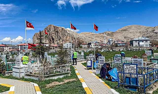 Van'da Ramazan Bayramı öncesi mezarlıklar temizlendi