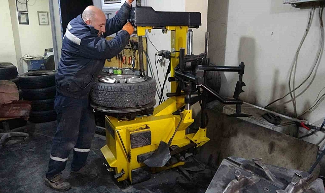 Van'daki oto lastikçilerde değişim yoğunluğu yaşanıyor
