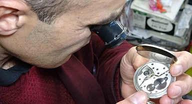 Vanlı usta asırlık saatlere ayar veriyor