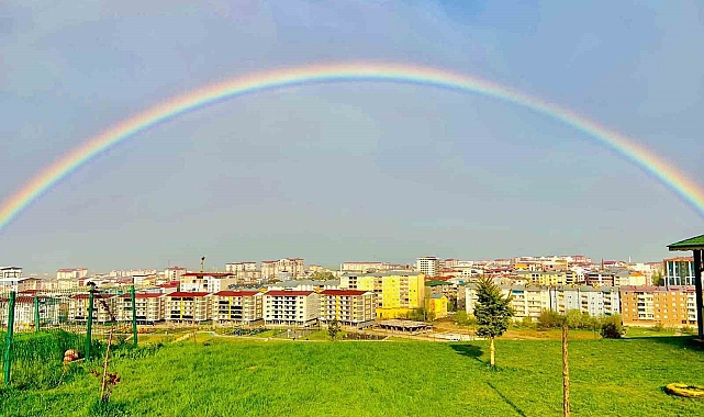 Yağmur sonrası çıkan gökkuşağı mest etti