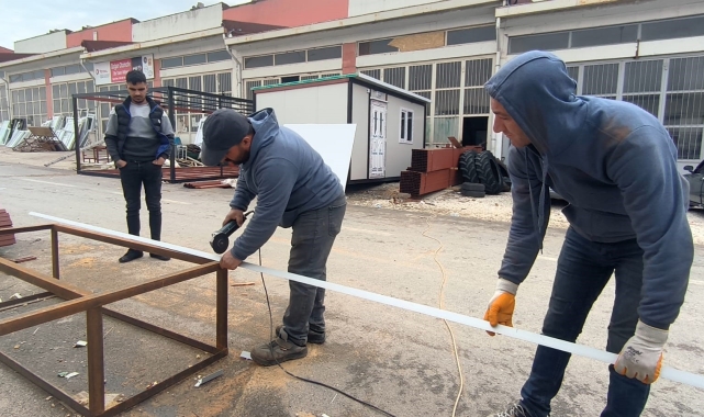 Yılların demirci ustası Konteyner üretiyor