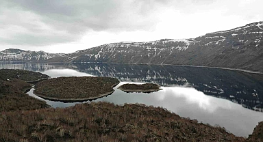 Yolu açılan doğa harikası Nemrut Krater Dağı'na ziyaretçi akını