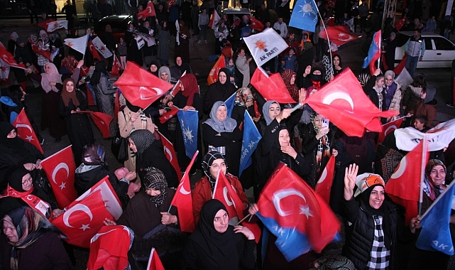 AK Partililere miting gibi karşılama