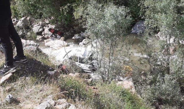 Otomobil dereye uçtu: 1 ölü, 2 yaralı