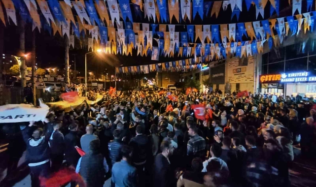 Cumhurbaşkanı Erdoğan'ın zaferi kutlandı