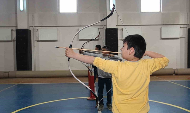 Erzincan'da minik 'okçular' yetişiyor