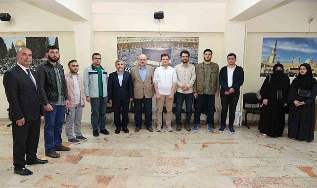 Erzincan'da üniversite okuyan geçler umre yolunda