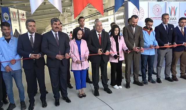 Muş'ta 416 kişinin istihdam edildiği tekstil fabrikası törenle açıldı