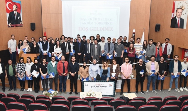 Rektör Çakmak başarılı öğrencilerle bir araya geldi