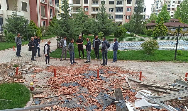 Site sakinleri ağır hasardan hafif hasara dönüşen evleri için tedirgin