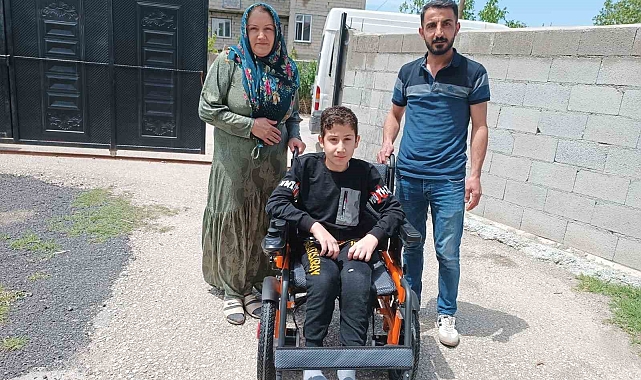 Vanlı Hayırseverden Harun'a Akülü Sandalye