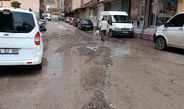 Ağrı'nın Doğubayazıt İlçesi sağanak yağışa teslim oldu