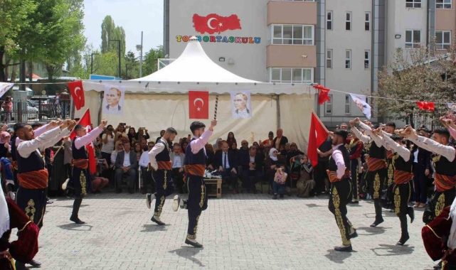 Bir yıllık emeklerini sergilediler
