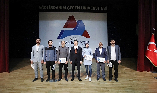 Deprem Bölgesindeki Çalışmalarından Dolayı AİÇÜ Personellerine Teşekkür Belgesi Verildi