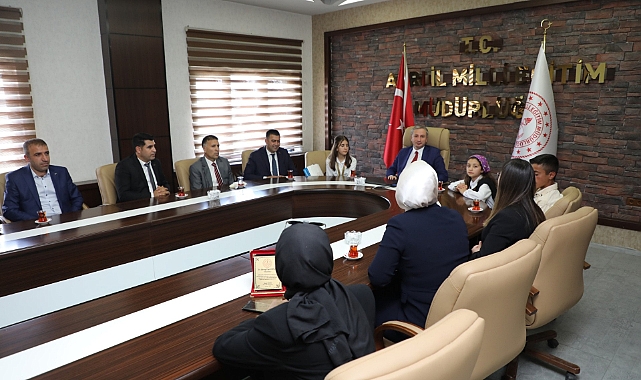 İl Milli Eğitim Müdürü Kökrek, TÜBİTAK şampiyonu olan YBO öğrencilerini ağırladı