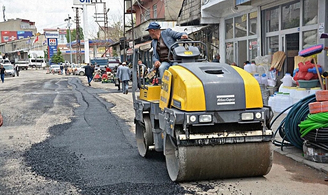 Patnos'ta Yollar Yama yapılarak onarılıyor