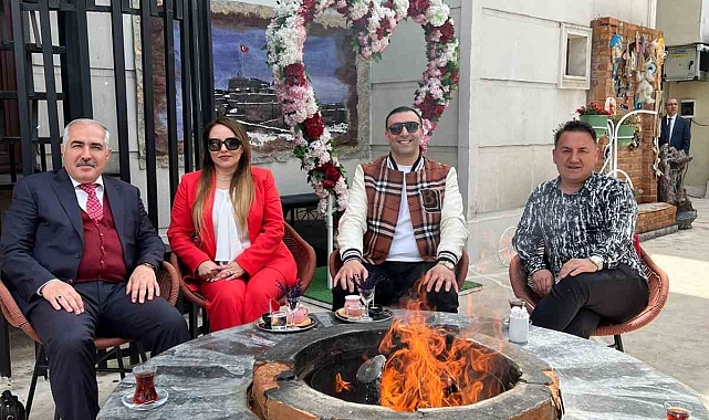 Ünlü organizatör Kars'ta 140 çeşit yemeğin yapıldığı yemek sergisine katıldı