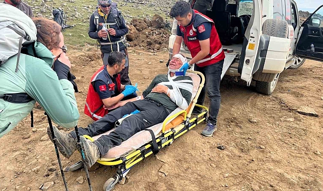 Çek dağcı Ağrı Dağı'nda yaralandı