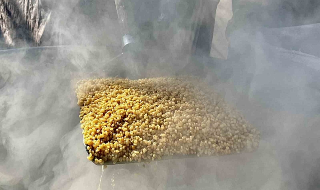 Dev kazanlar kışlık bulgur için kaynadı