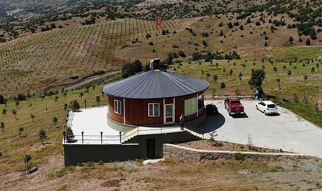 Dağ başında 360 derece dönen ev