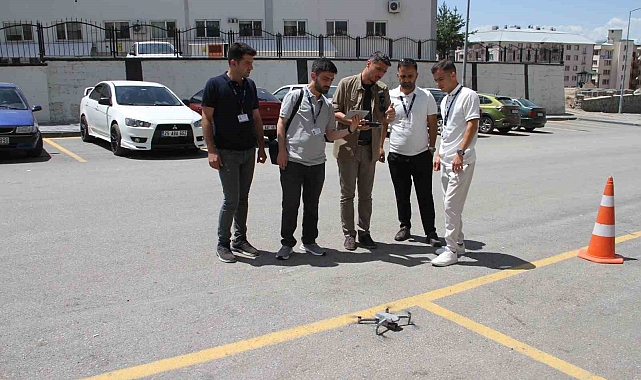 Elektrik hatlarına bakımı droneli bakım