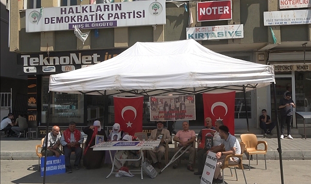 Muş'ta annelerin evlat nöbeti devam ediyor