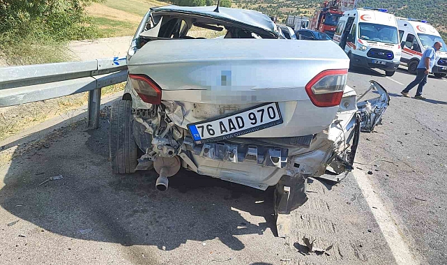 Otomobille minibüs çarpıştı: 5 yaralı