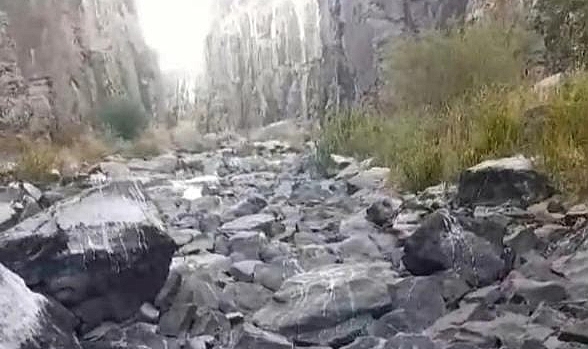 Patnos’ta kuruyan dereler vatandaşları tedirgin etti…