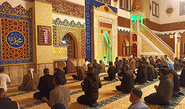Ağrı'da tüm camilerde "Mevlid Kandili" programı düzenledi.