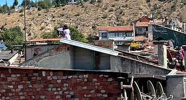 Çocukların çatıdaki tehlikeli oyunu