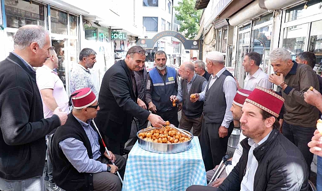 Engelli vatandaştan esnafa lokma tatlısı