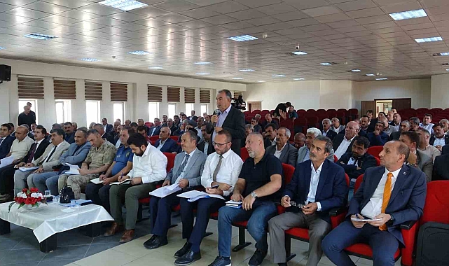 Erciş Kaymakamı Karaloğlu muhtarlarla buluştu