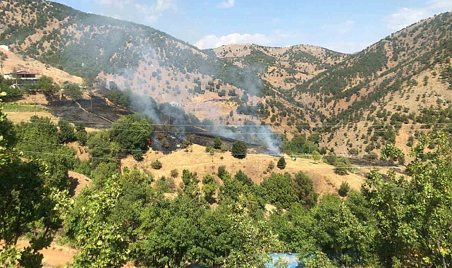 Örtü yangını yerleşim yerlerine zarar vermeden son anda söndürüldü