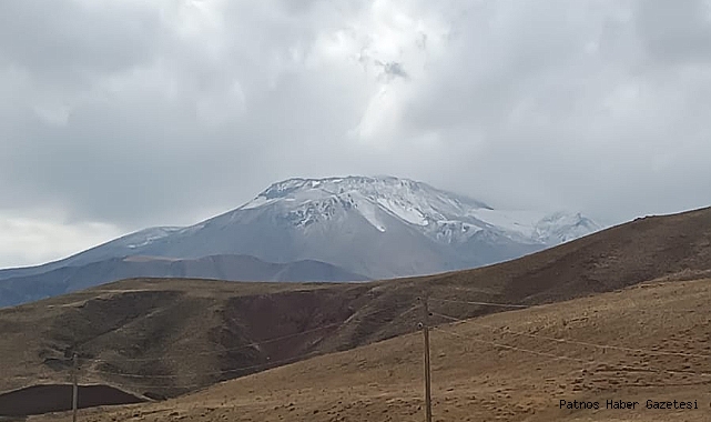 Süphan Dağı'na yılın ilk karı düştü..!