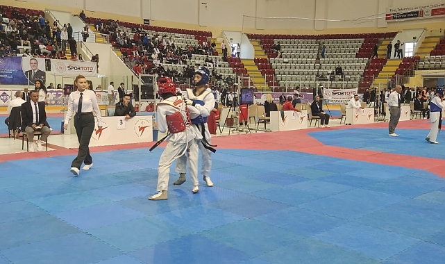 Ümitler Taekwondo Şampiyonası başladı