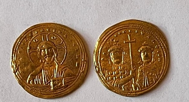 Van'da peynir bidonu ve valizde 267 sikke ele geçirildi; 2 gözaltı