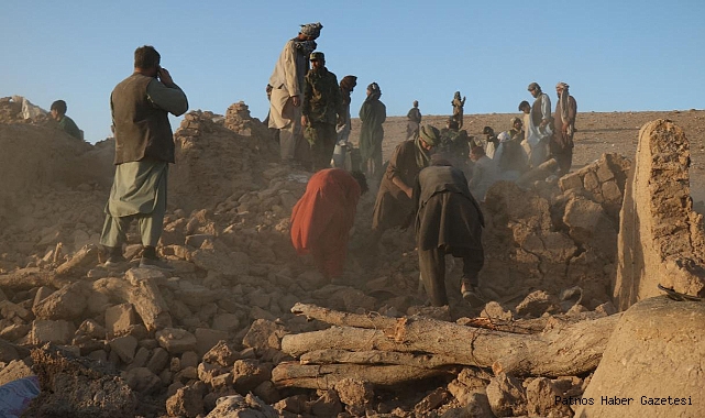 Afganistan'da 5,5 ve 6,2 büyüklüğünde Deprem ölü sayısı 2 binin üzerine çıktı