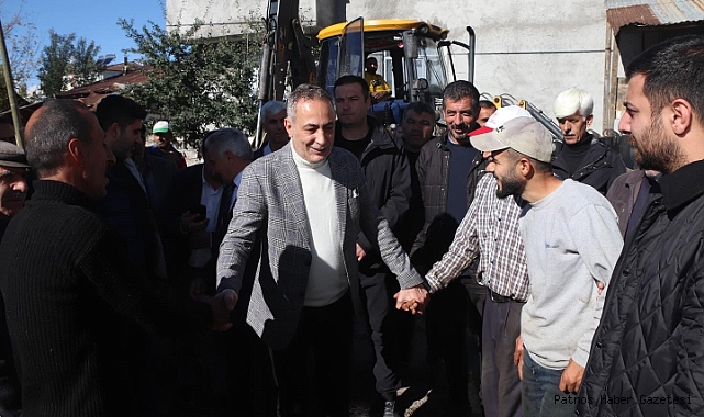 Ağrı Belediyesi’nde asfalt serim çalışmaları tüm hızıyla devam ediyor