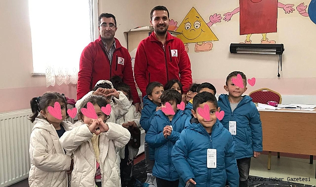 Ağrı Kızılay’dan öğrencilere sıcak yardım