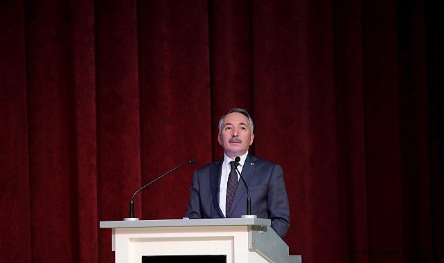 AİÇÜ’de “Dünden Bugüne Gençliğin Serencamı” Konferansı Düzenlendi