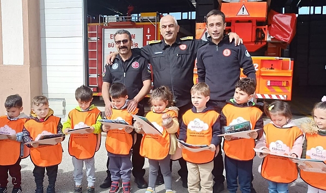 Çocuklar itfaiyecileri ziyaret etti