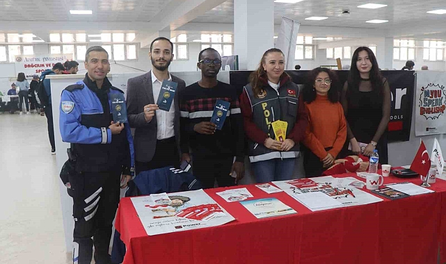 Erzurum'da polis öğrencileri bilgilendirdi