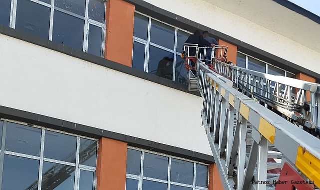 İtfaiye ekipleri hastane camlarını yıkamak için seferber oldu